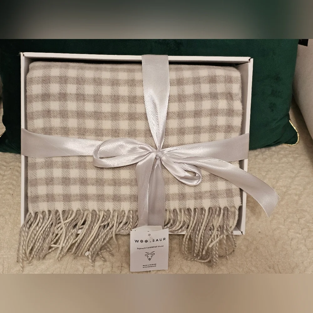 Woolsaur Plaid Supersoft Cashmere Blend Throw Blanket - Picture 2 of 5
